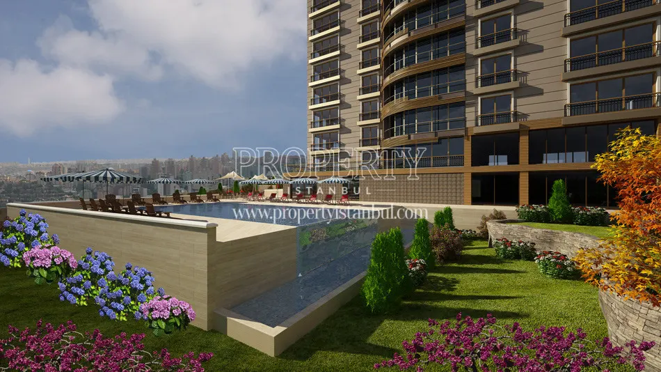 Umran Konaklari swimming pool in front of the building