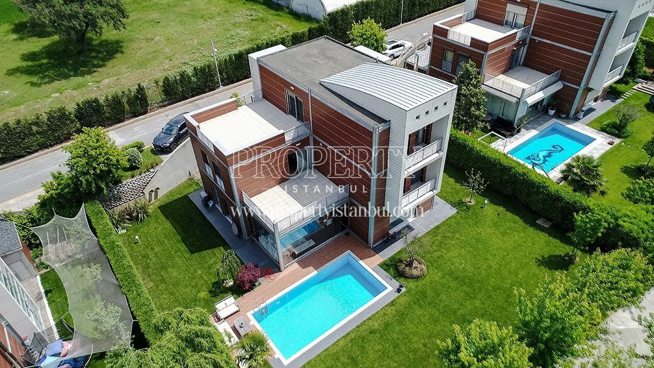Millenium Park villas and swimming pools