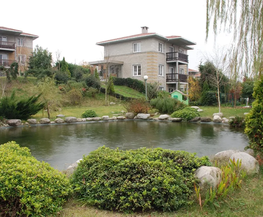 Small lake in Arkeon Evleri