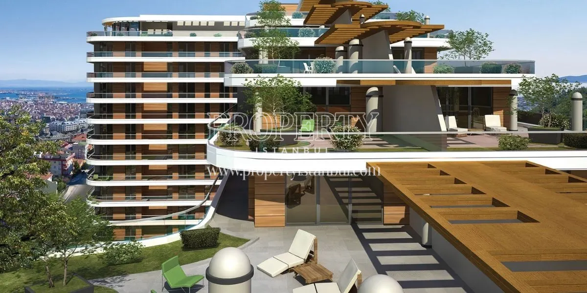 Terrace with sunbeds in the Qadraj Gozdagi project