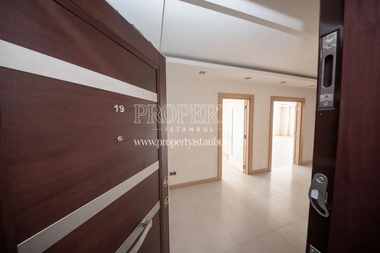 Entrance of an apartment in Hilal Konaklari