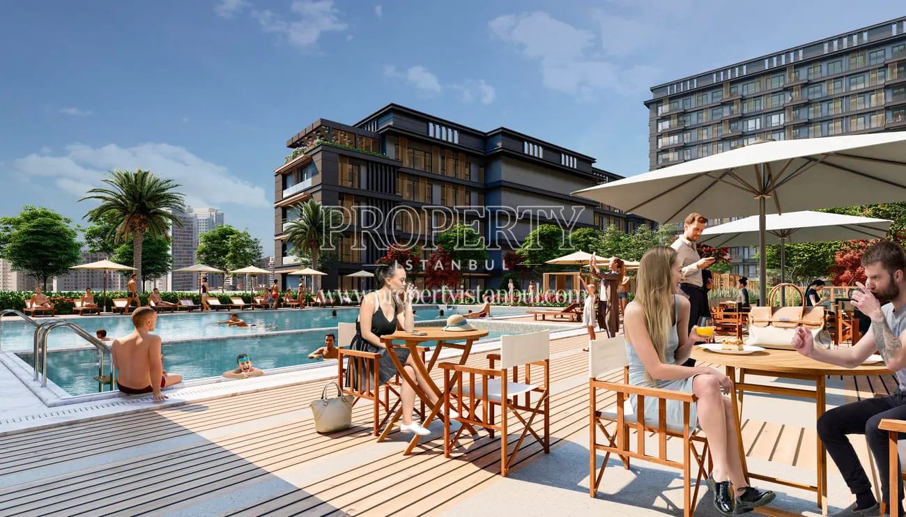 Outdoor swimming pool of Dunya Sehir Maltepe