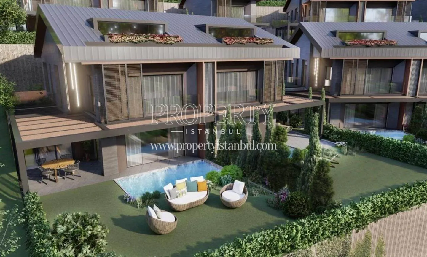 Garden view of a villa in Flamingo Zekeriyakoy