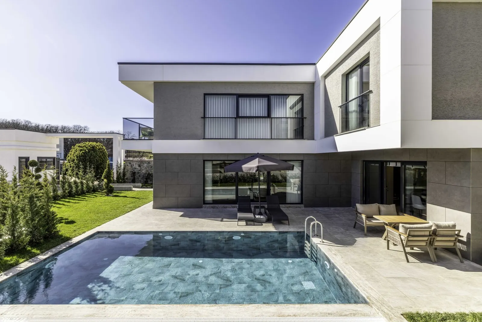 Garden and pool of a Ballica Panorama villa