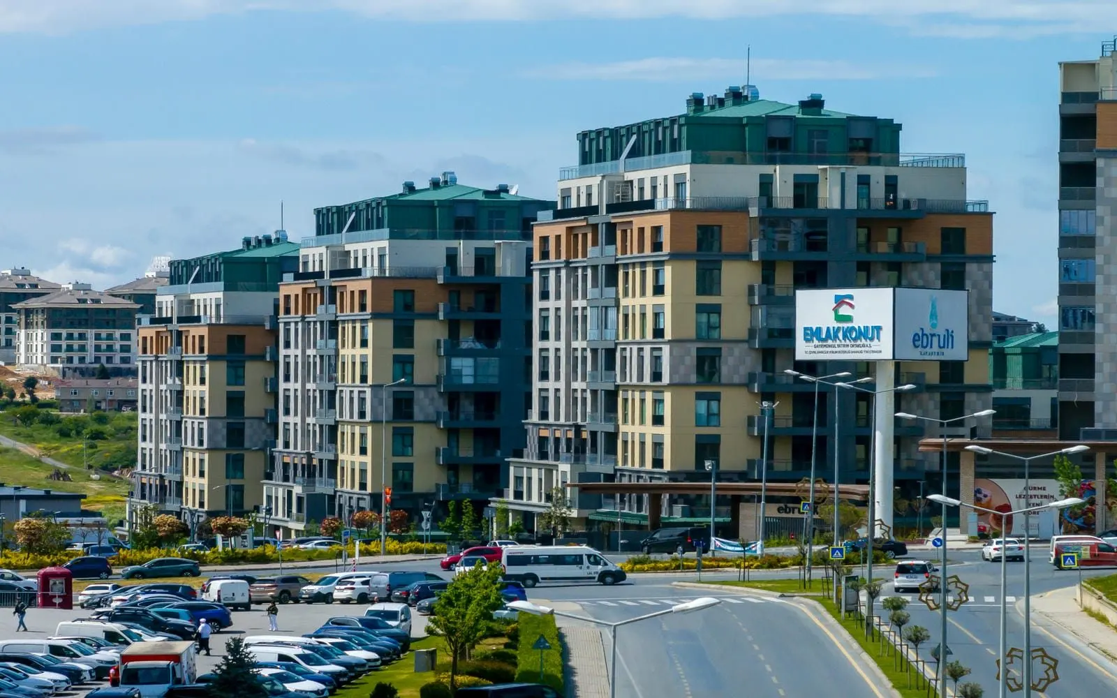 Ebruli Kayasehir blocks above the junction