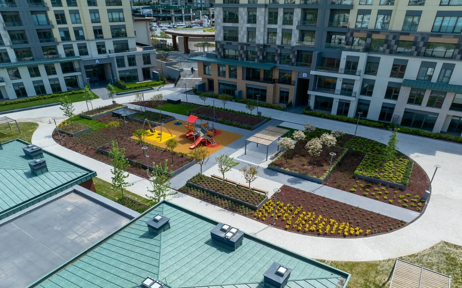 Courtyard garden at Ebruli Kayasehir from above