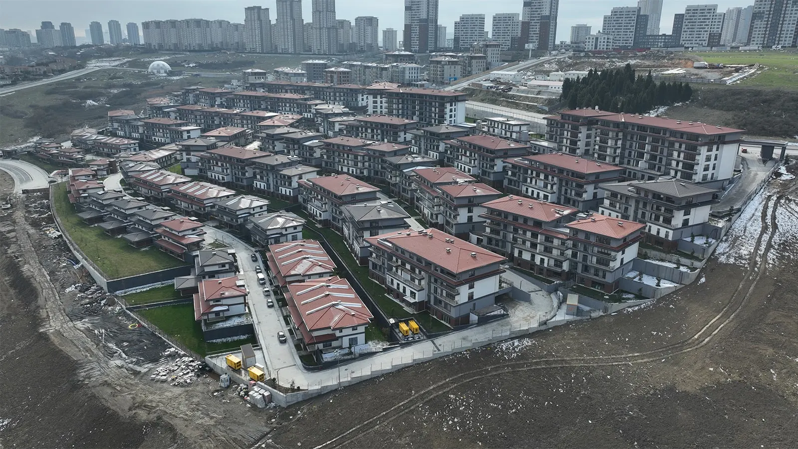 Aerial view of the Emlak Konut Vadi Evleri blocks