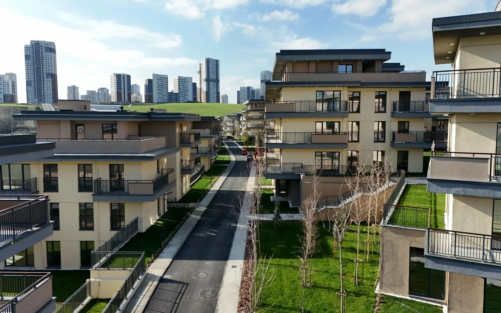 Internal street between blocks at Emlak Konut Vadi Evleri 2. Etap
