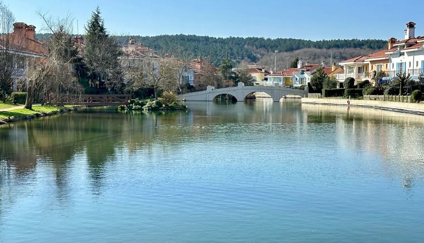 Pond and stone bridge among the older Istanbul Istanbul homes