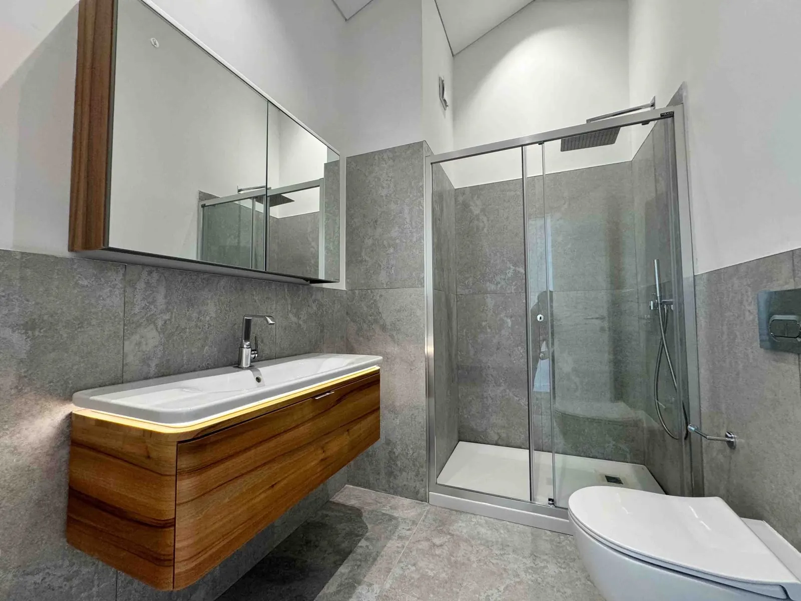 Bathroom in a Kuzeybuku Zekeriyakoy house