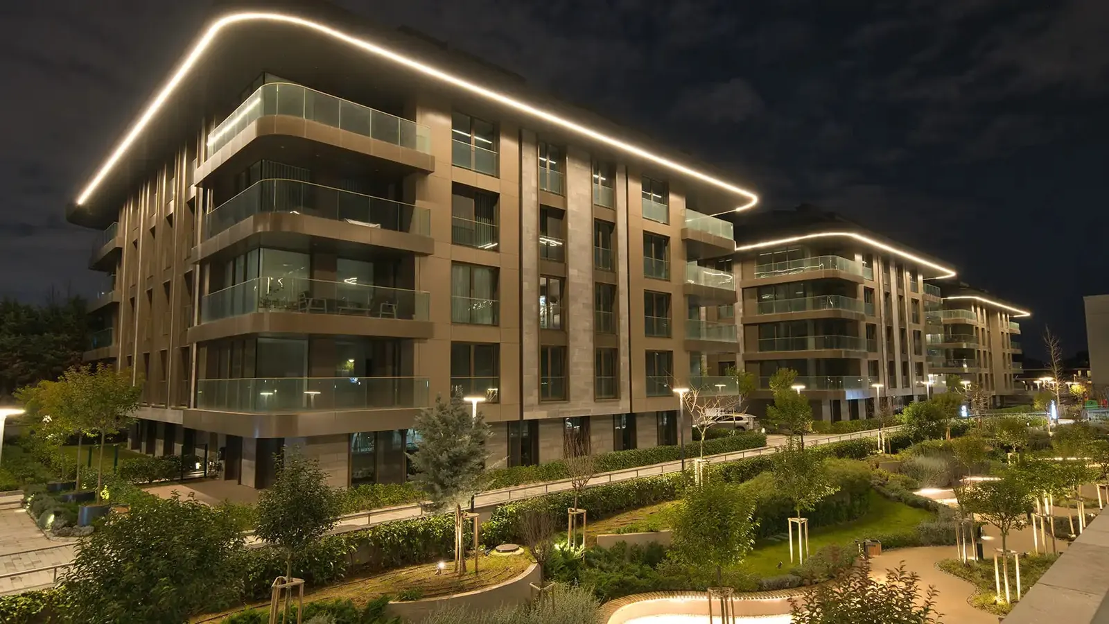 Litus Istanbul blocks at night
