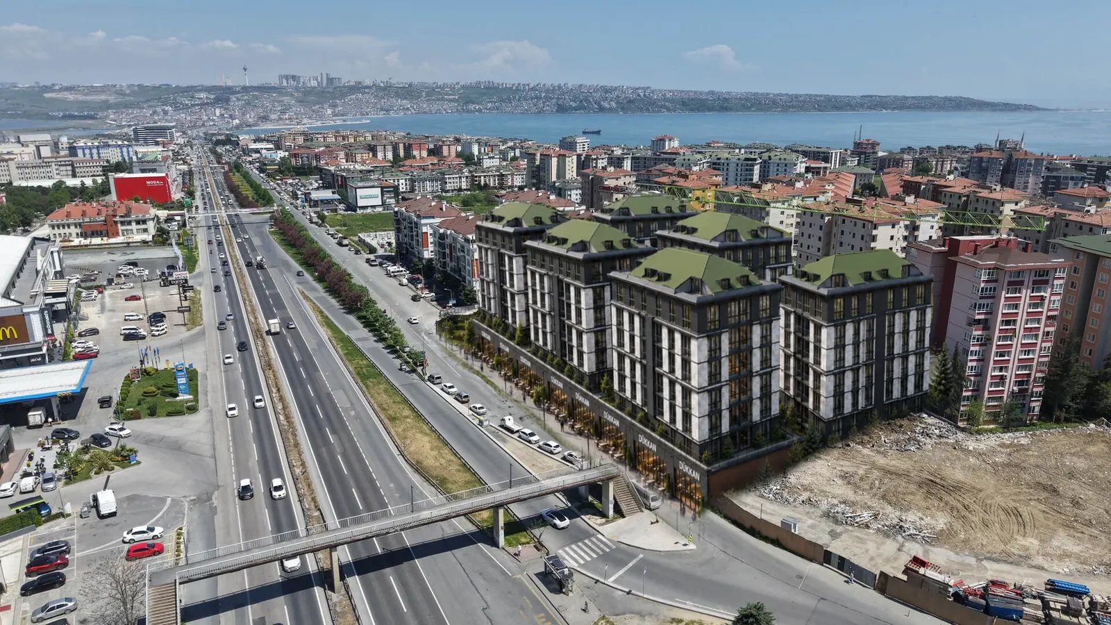 Mavera Warda beside the D-100 highway in Buyukcekmece