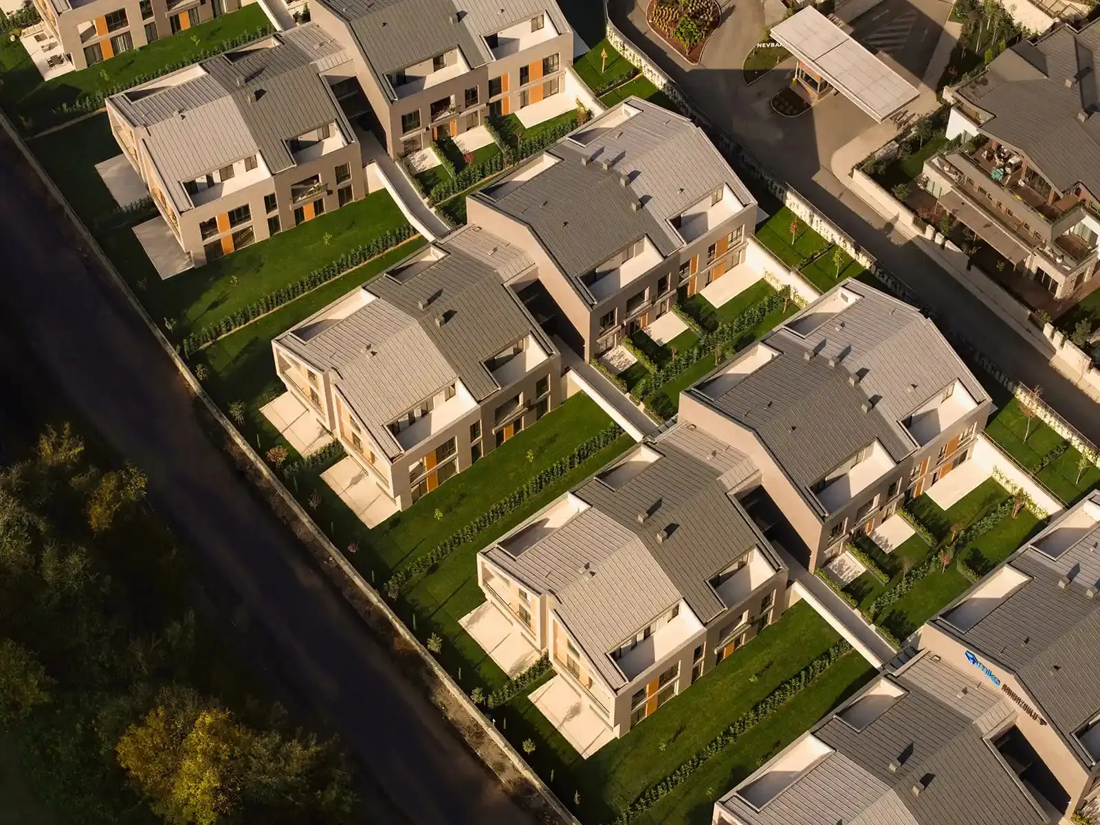 Aerial view of the Naturalist Verde blocks and gardens