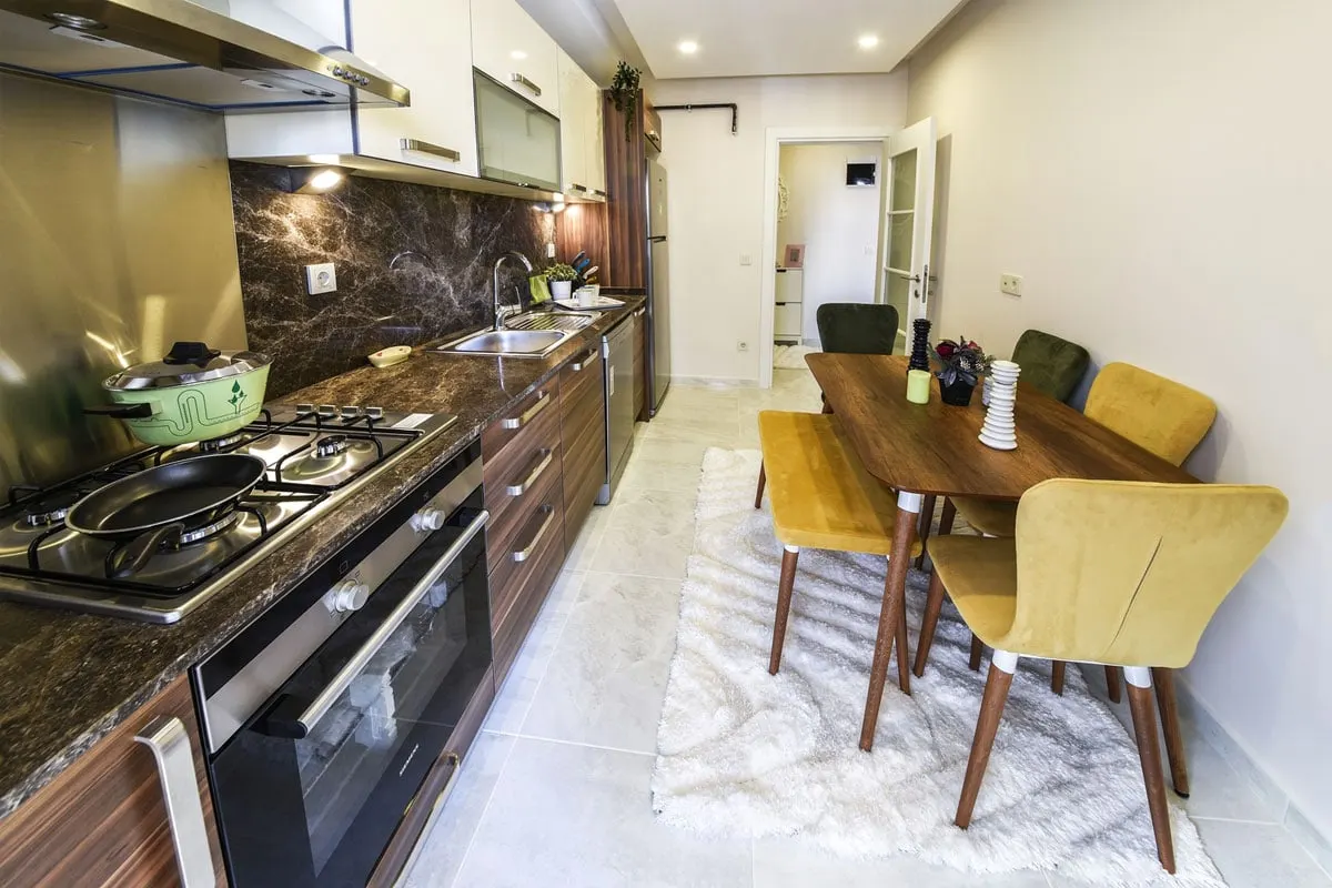 Kitchen with a dining table in a Renova Evleri apartment