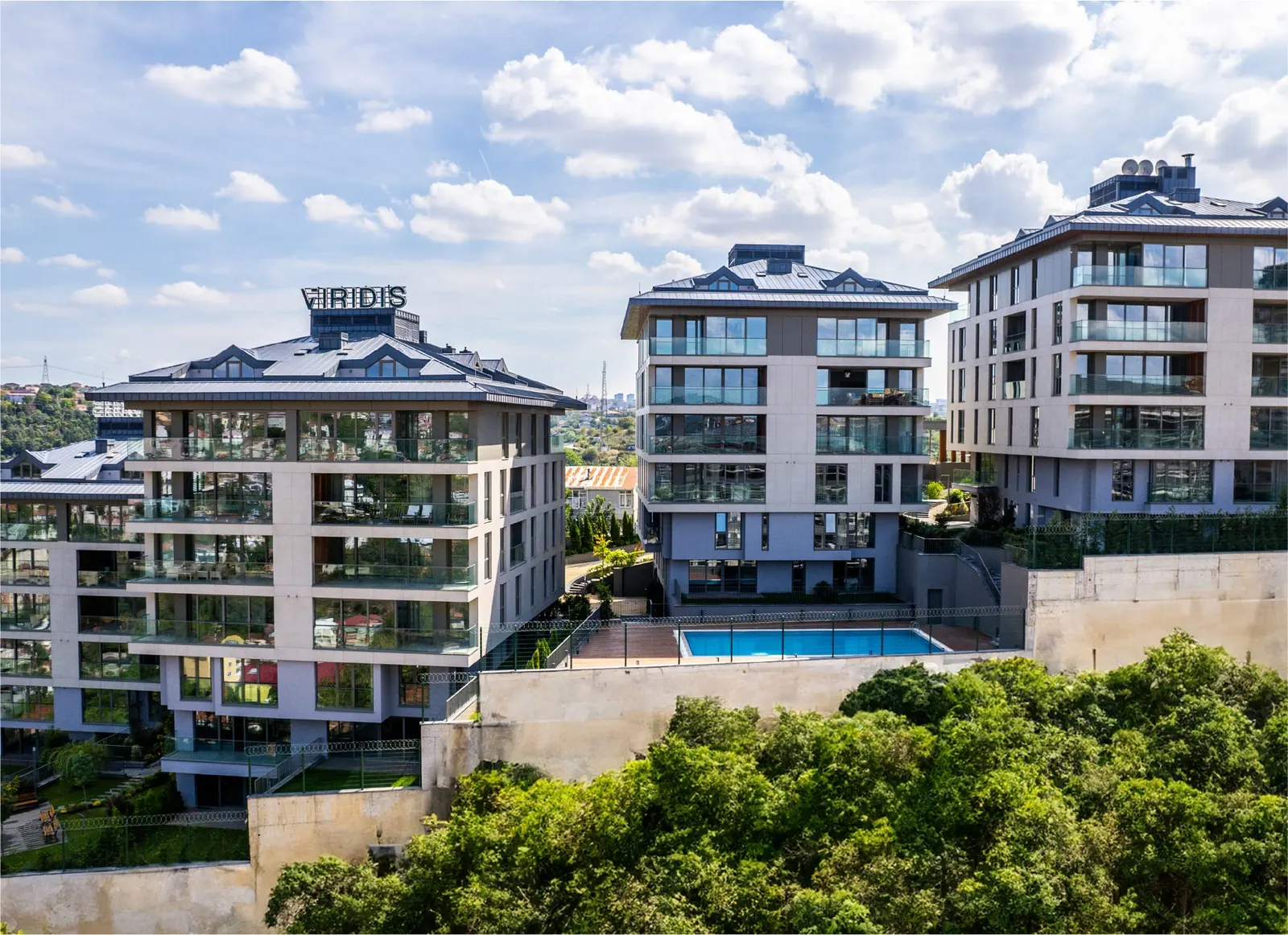 Viridis Cengelkoy blocks and pool seen from the garden side